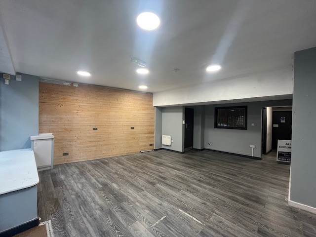 Retail/Shop in Shrewsbury - photo 2