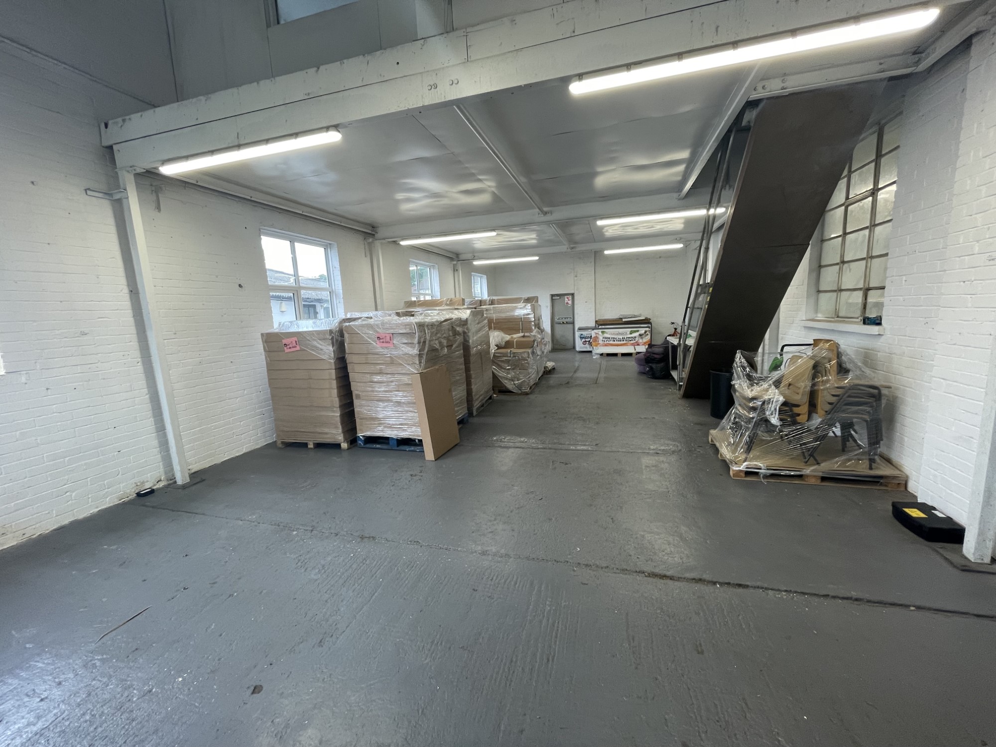 Industrial Unit in Camberley - photo 2