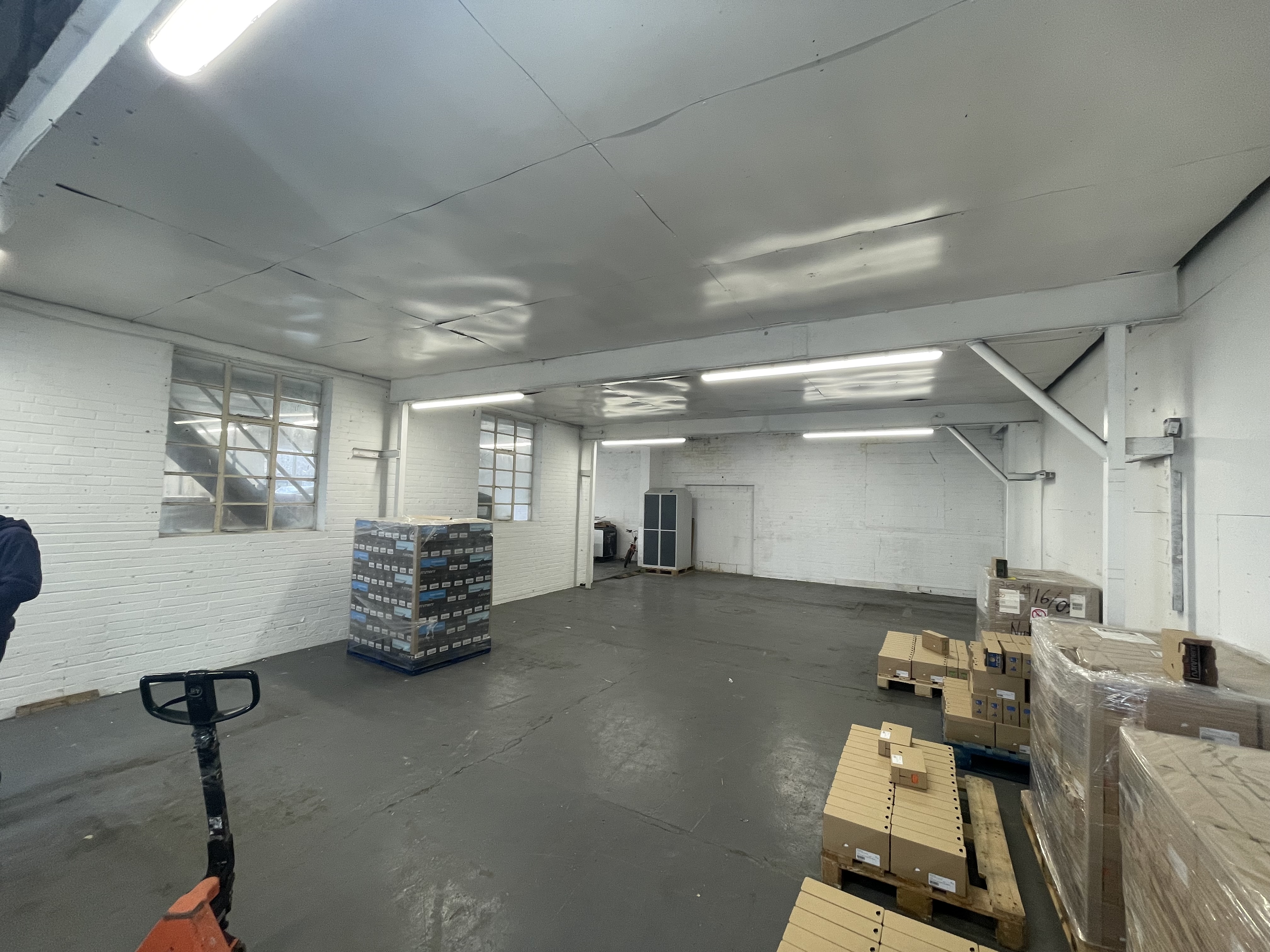 Industrial Unit in Camberley - photo 3