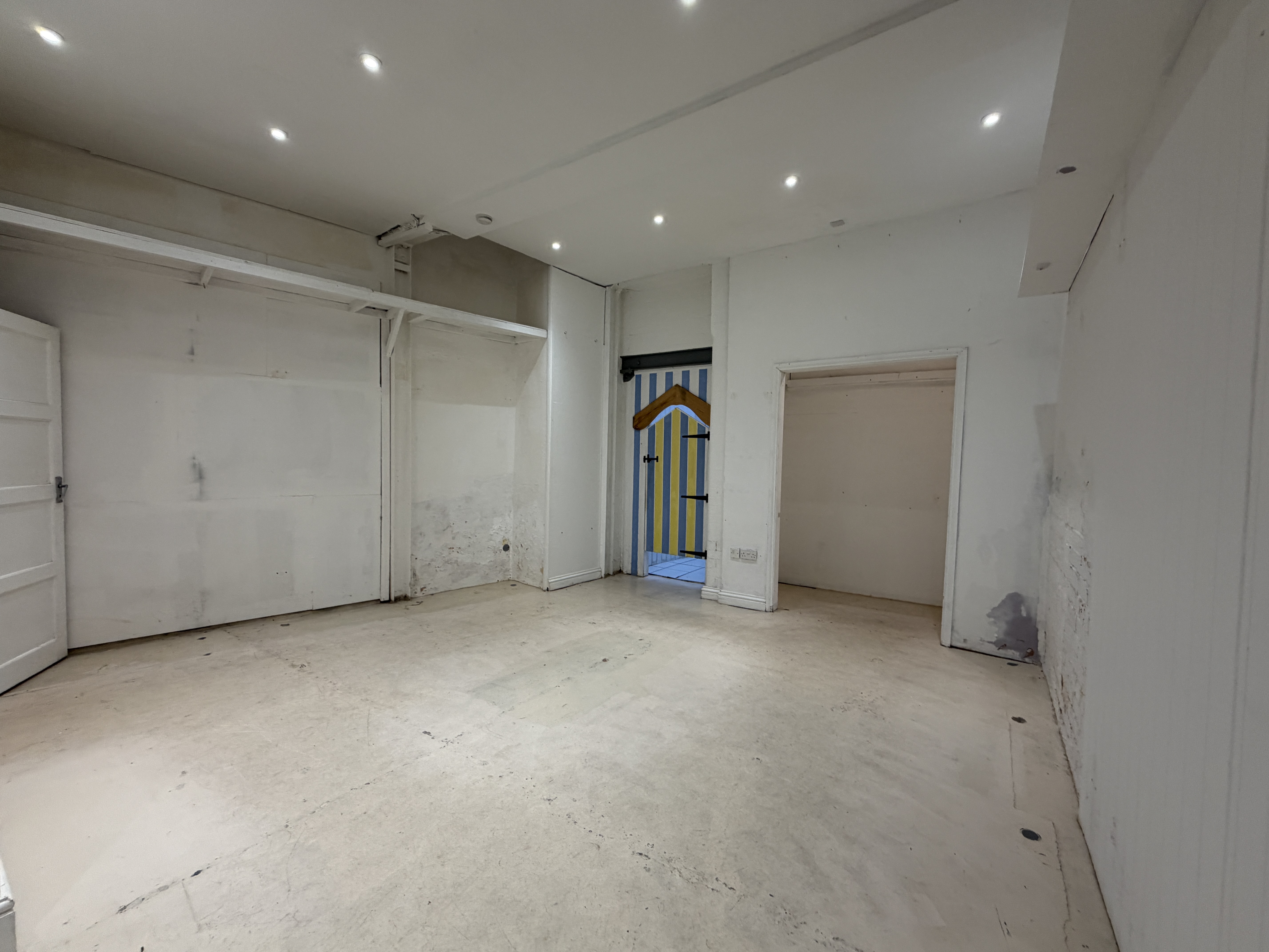 Retail/Shop in Budleigh Salterton - photo 3