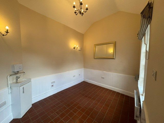 Office in Bedford - photo 3