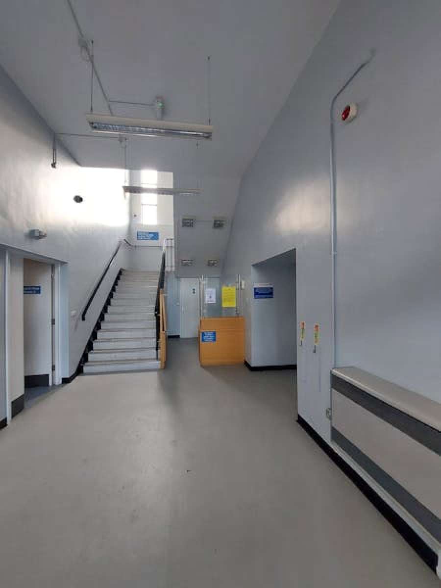 Accommodation in central Worksop, suitable for a variety of uses in Worksop - photo 2