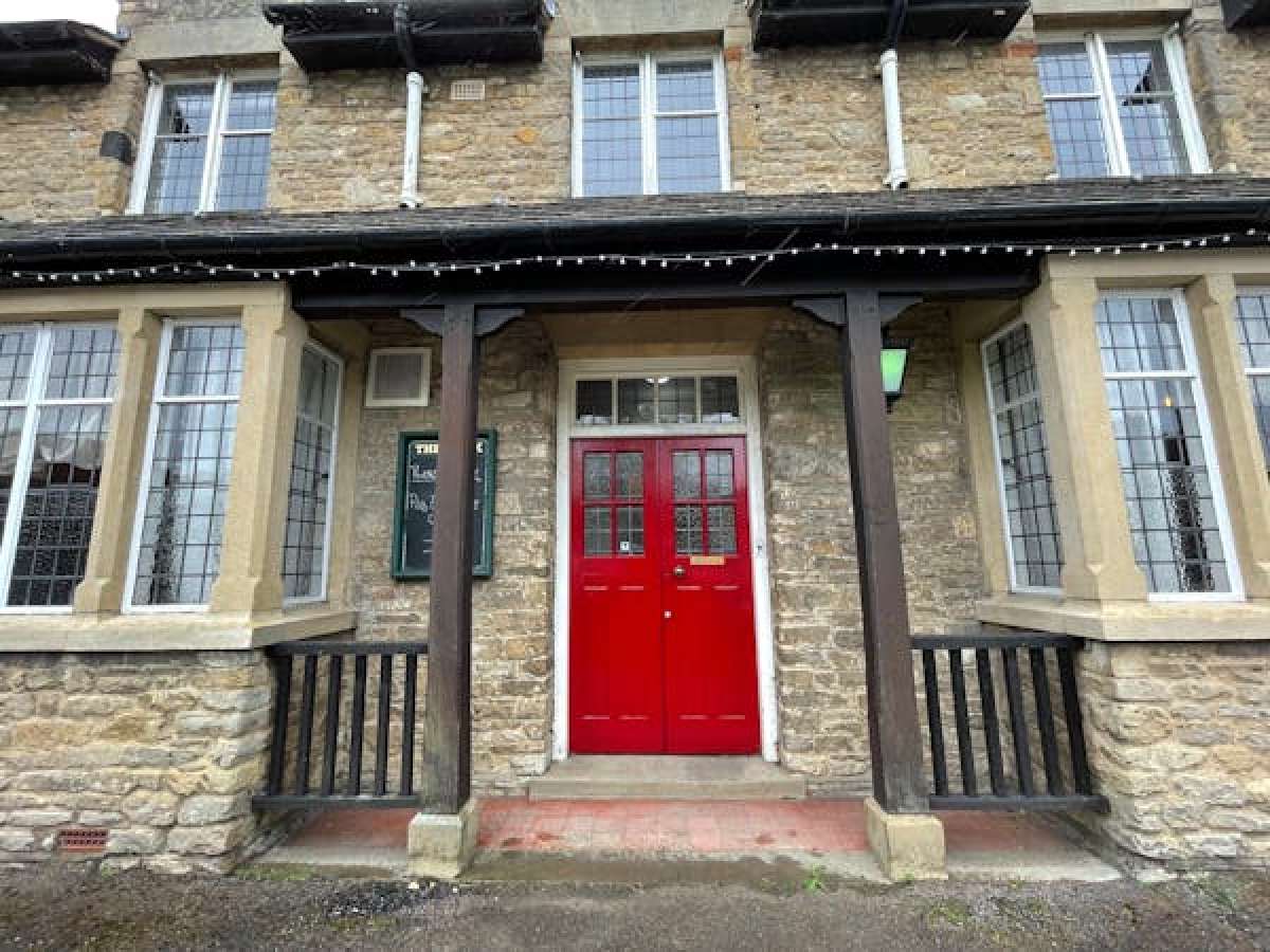 A charming stone built detached property for sale and to let in Bedford - photo 2