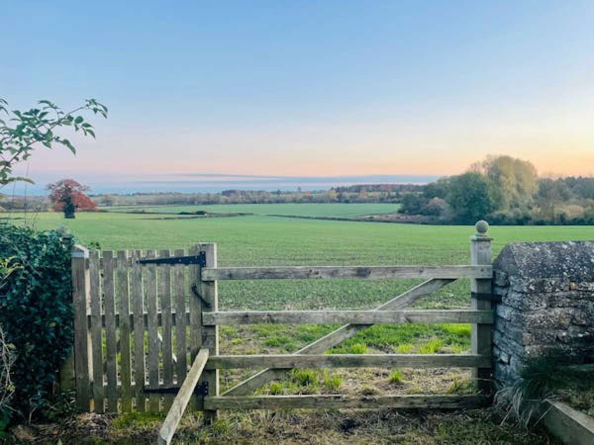 A charming stone built detached property for sale and to let in Bedford - photo 3