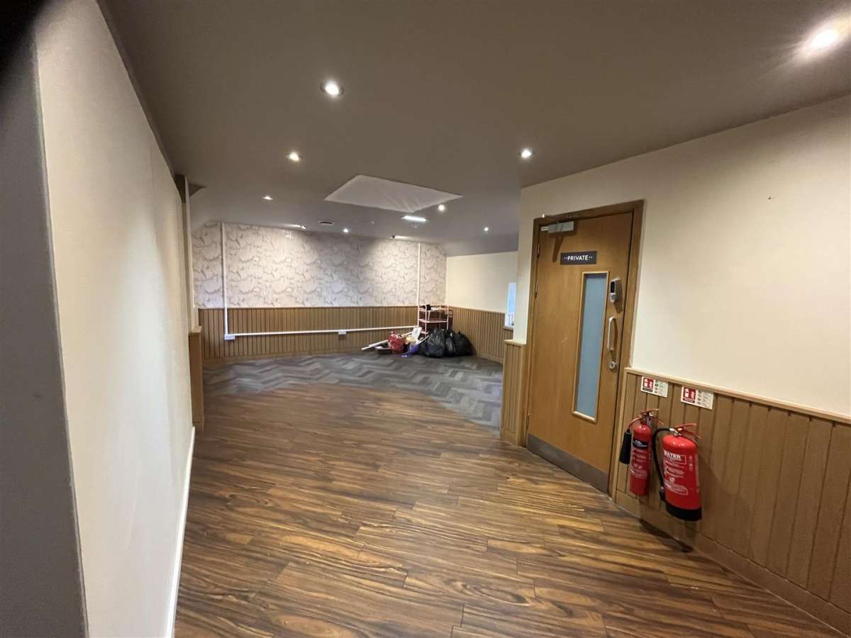 Commercial Property in Oakham - photo 3