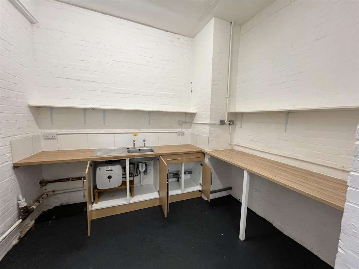 Commercial Property in Oakham - photo 4