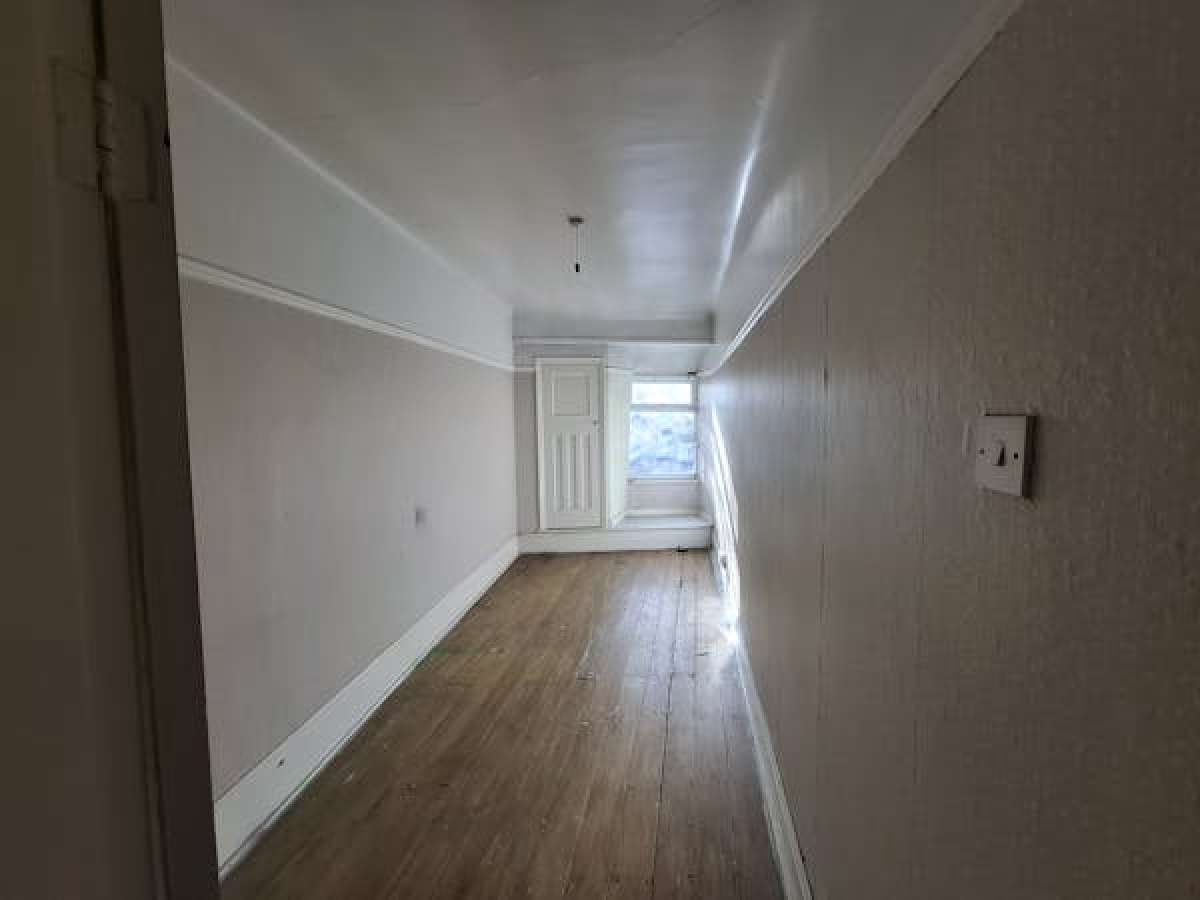 First floor flat for sale via auction in Liverpool - photo 2