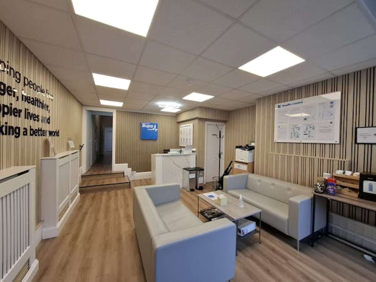 Four storey Prominent Grade II Listed building. in Worcester - photo 3