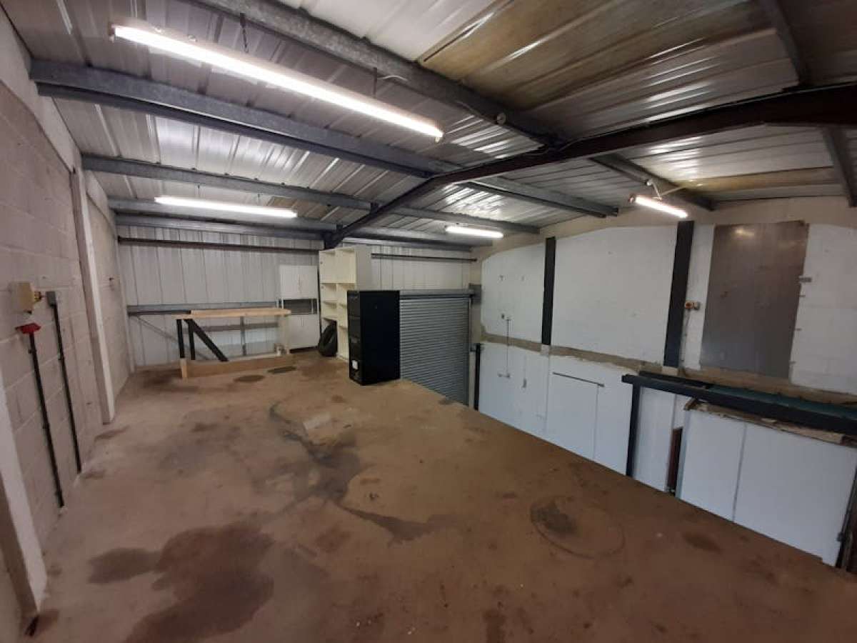 Industrial Unit in Whitchurch - photo 4