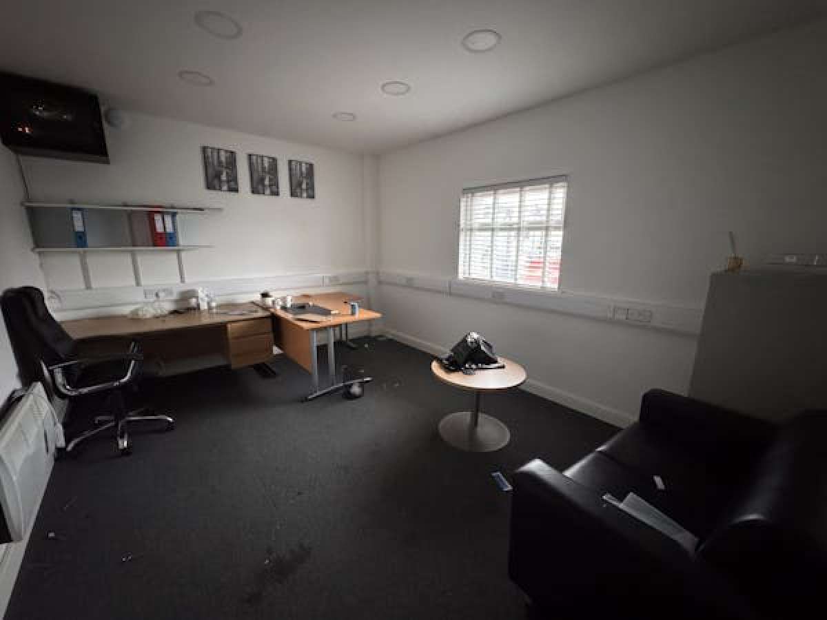 Industrial Unit in Droitwich - photo 3