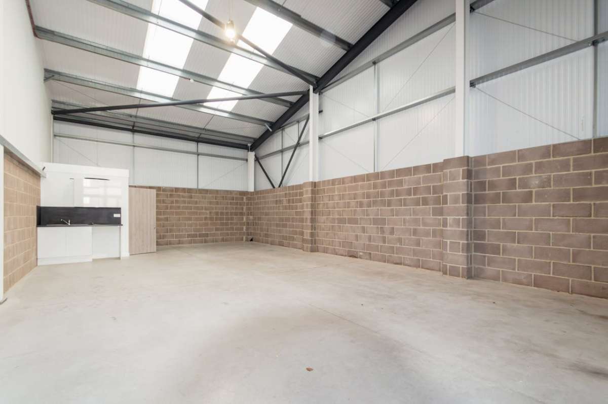 Industrial Unit in Wimborne - photo 2