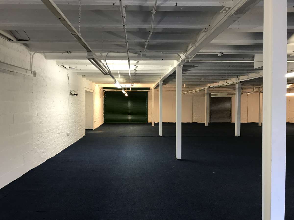 Industrial Unit in Huddersfield - photo 2