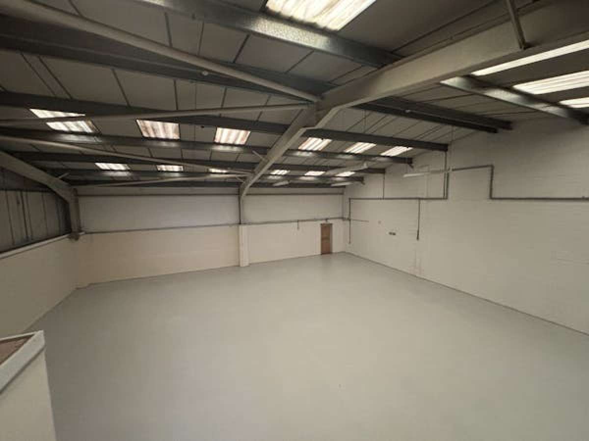 Industrial Unit in Bromsgrove - photo 3