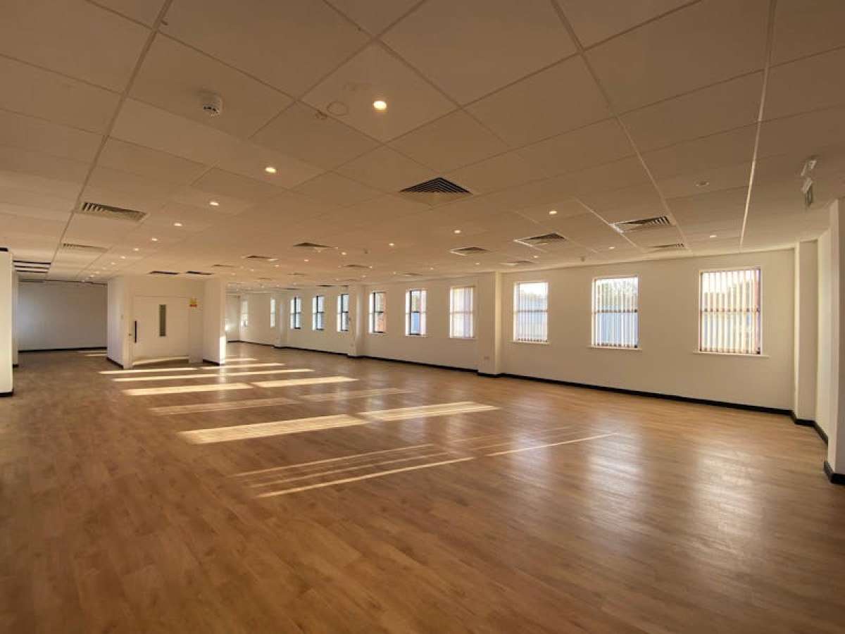 Industrial Unit in Farnham - photo 2