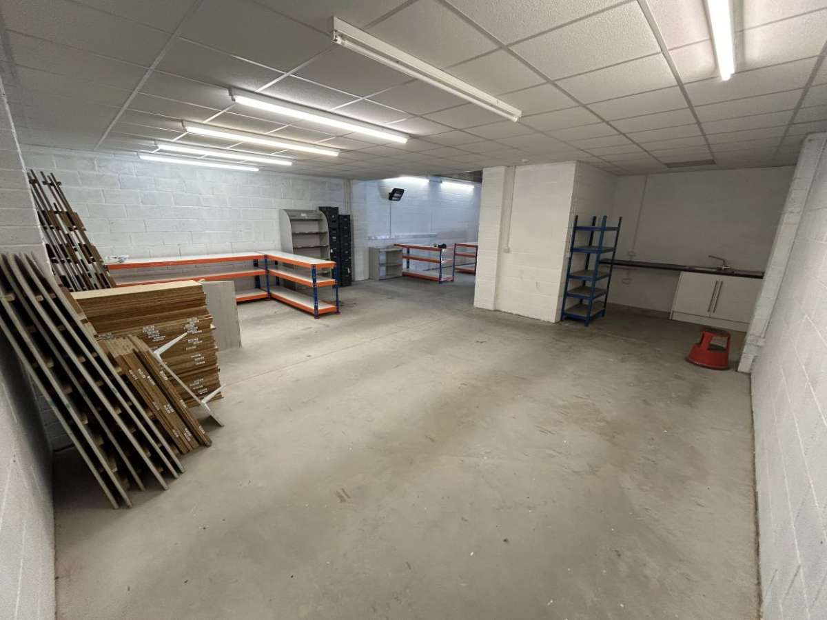 Industrial Unit in Torpoint - photo 4