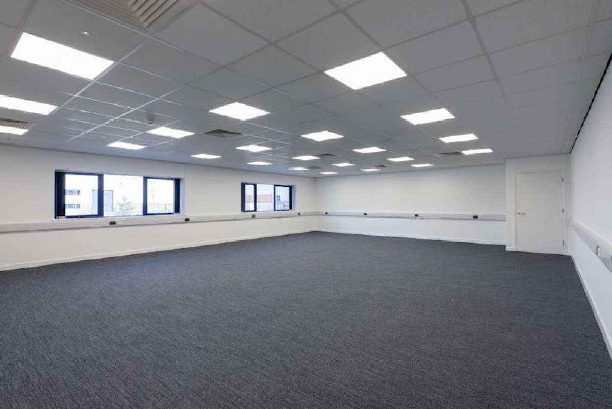 Industrial Unit in Guildford - photo 3