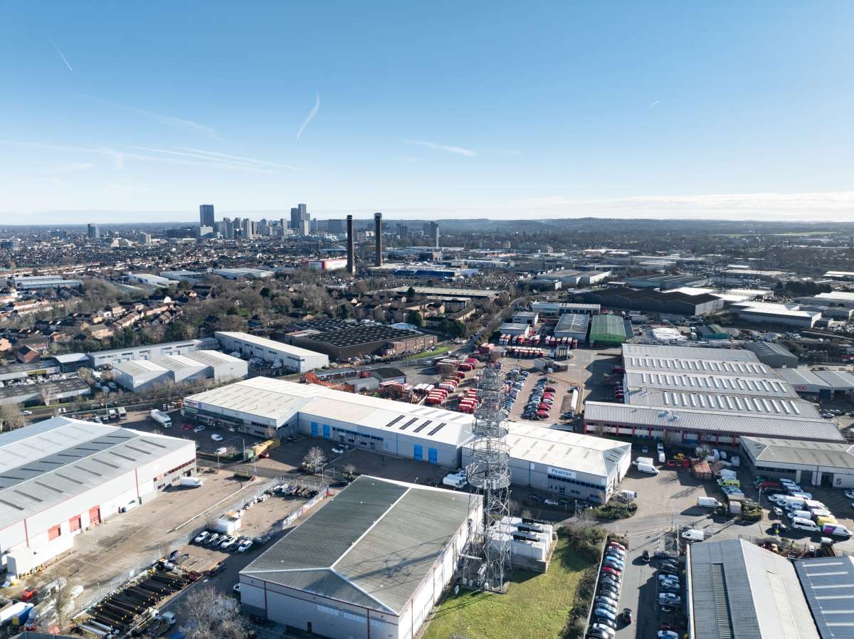 Industrial Unit in Croydon - photo 2