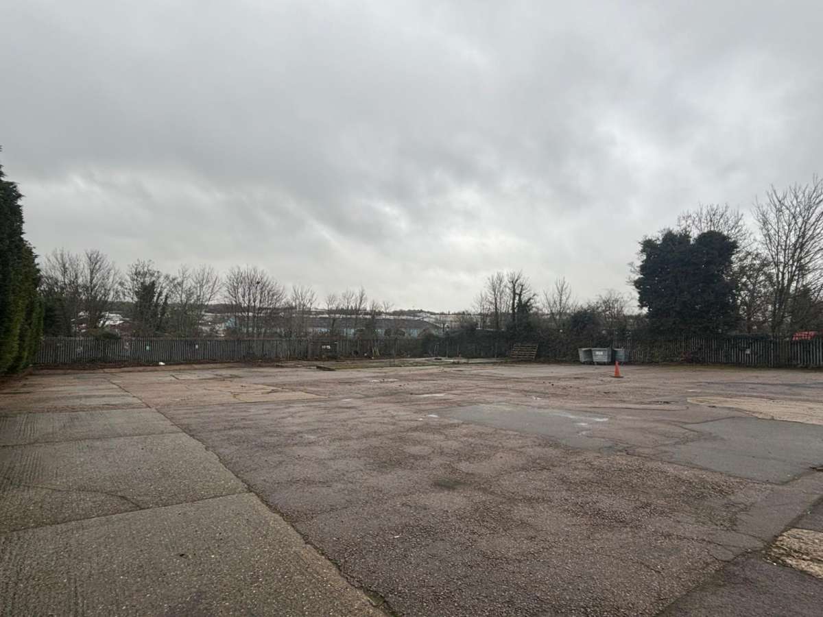 Industrial Unit in Letchworth Garden City - photo 2