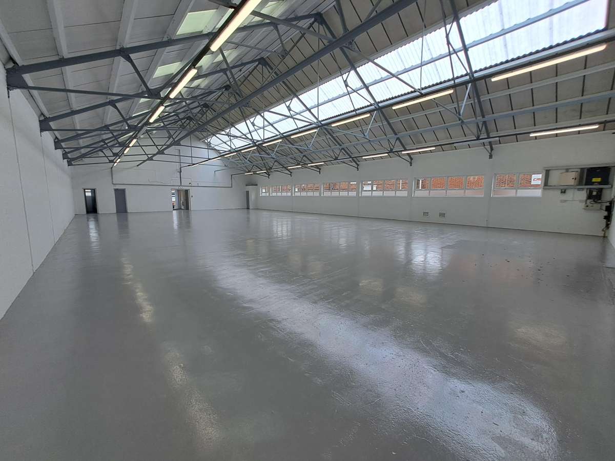 Industrial Unit in Welwyn Garden City - photo 2