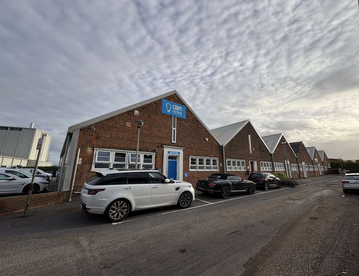 Industrial Unit in Welwyn - photo 2