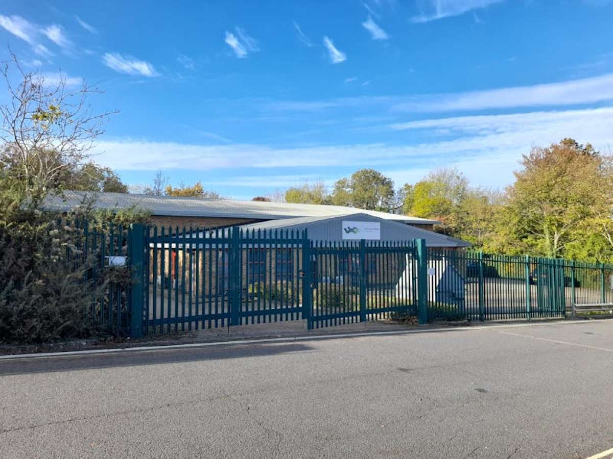 Industrial Unit in Basingstoke - photo 4