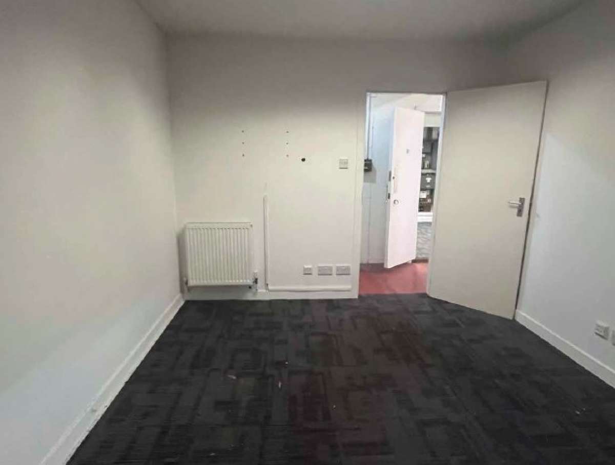 Industrial Unit in Glasgow - photo 2