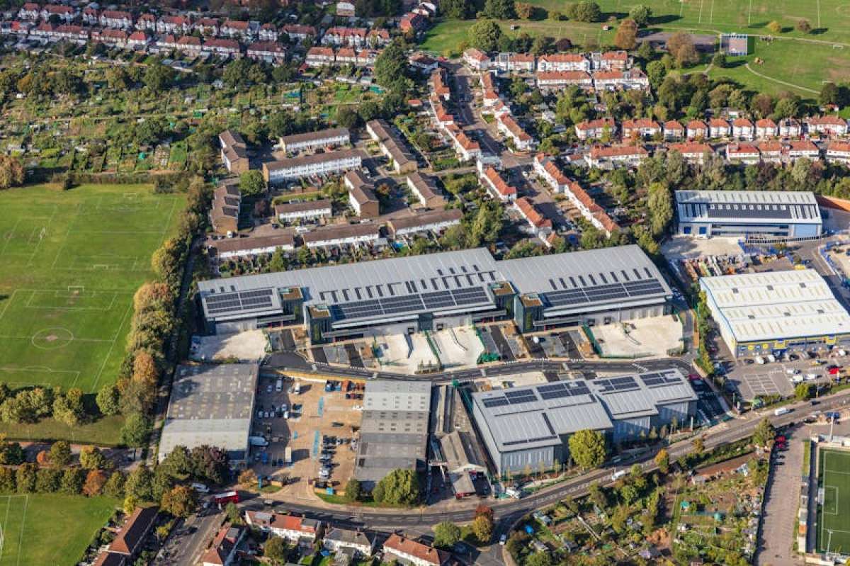 Industrial Unit in London - photo 2