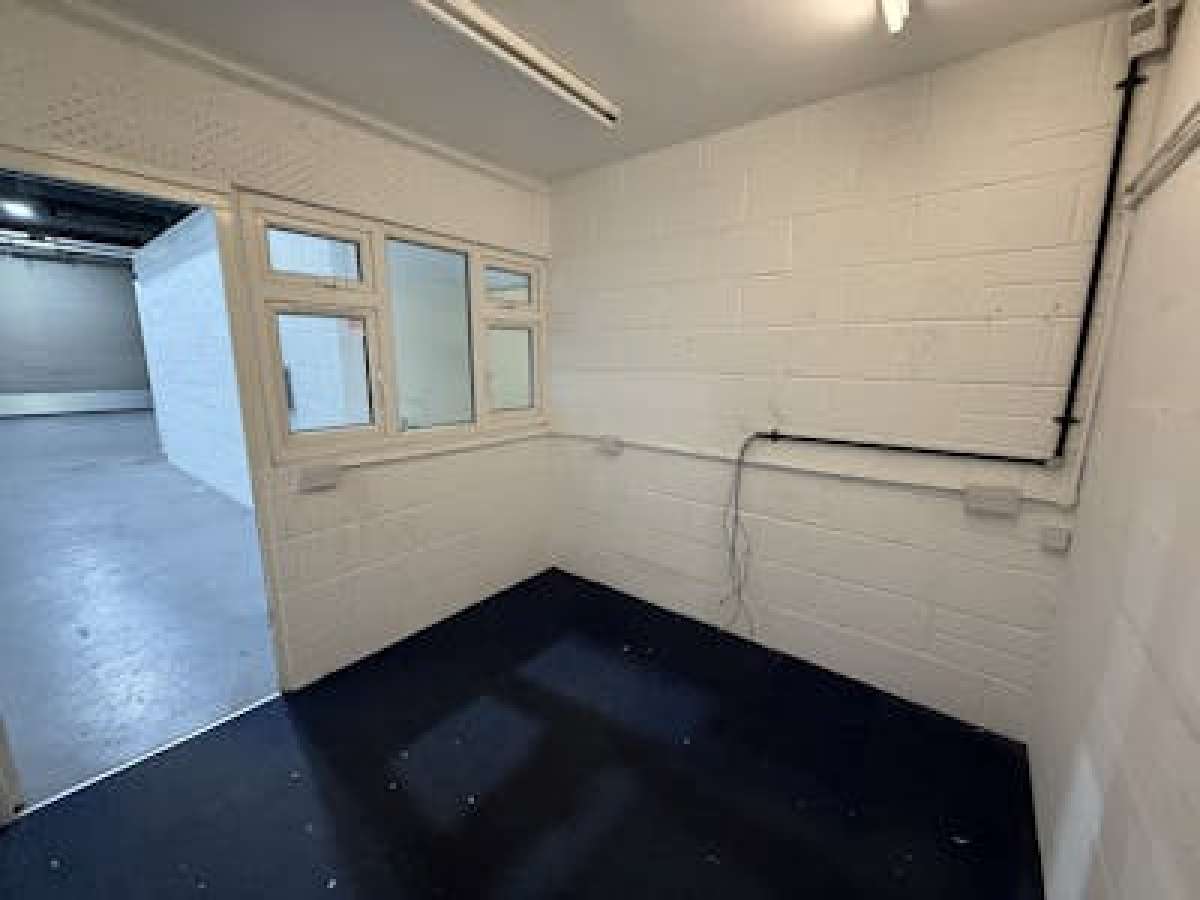 Industrial Unit in Peterborough - photo 3