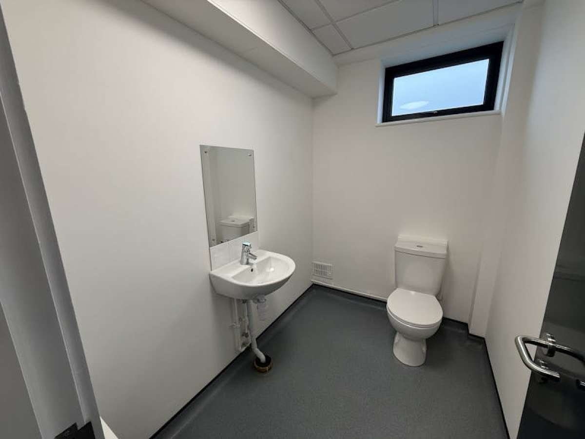 Industrial Unit in Hedge End - photo 4