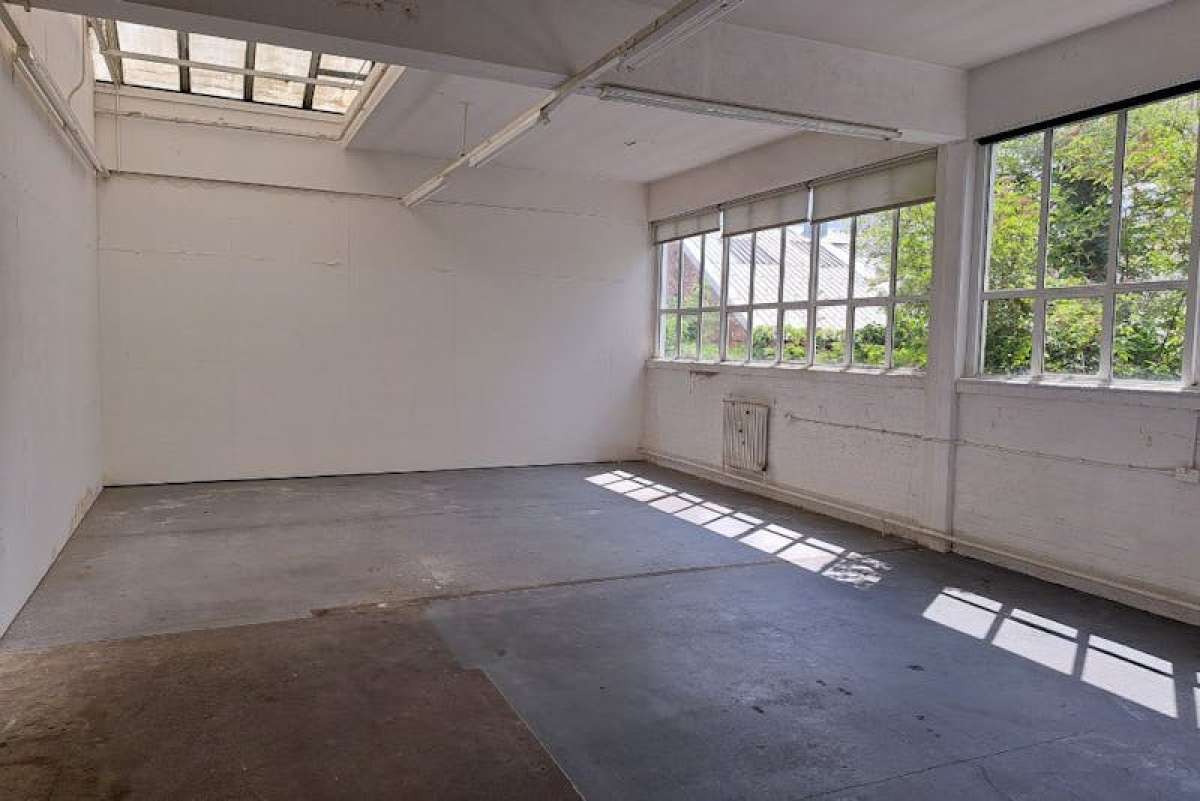 Industrial Unit in London - photo 2