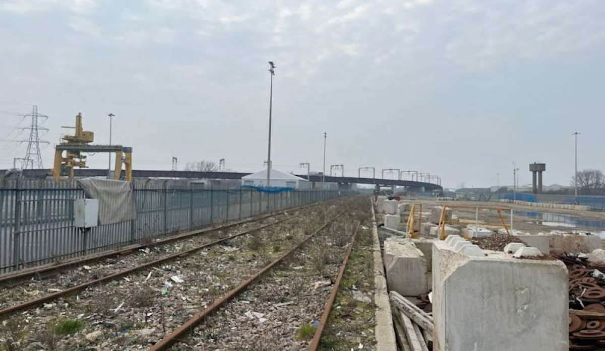 Industrial Unit in Barking - photo 4