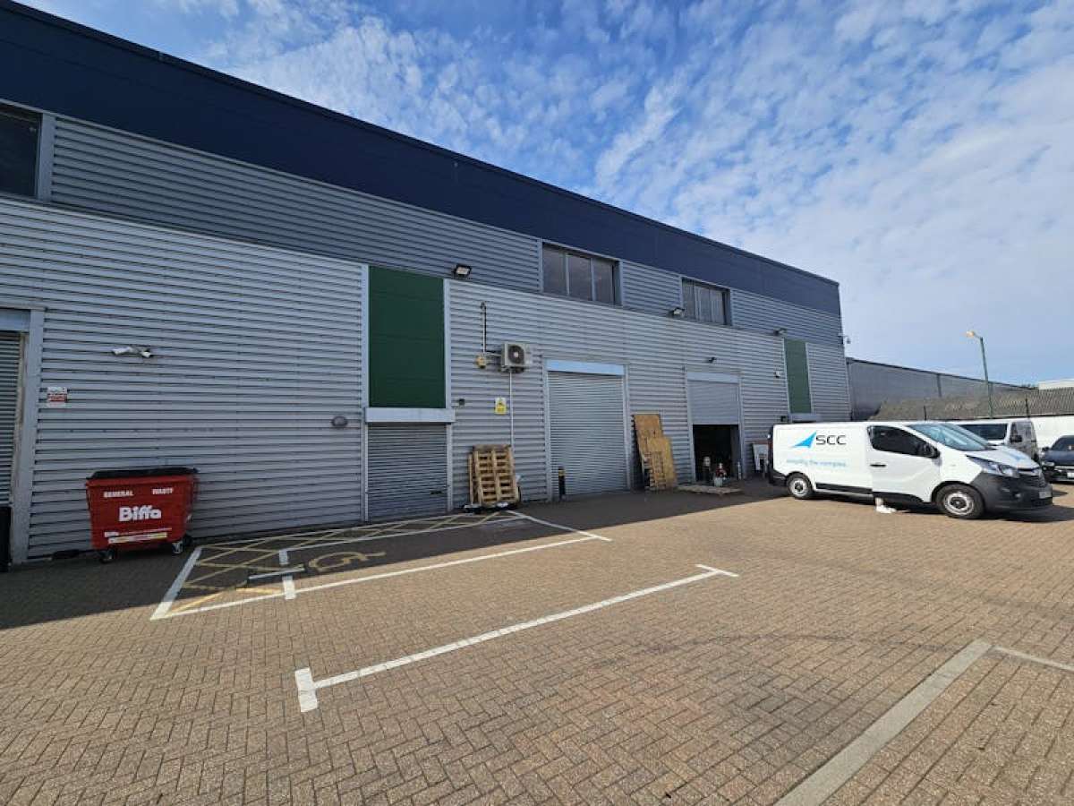 Industrial Unit in London - photo 2