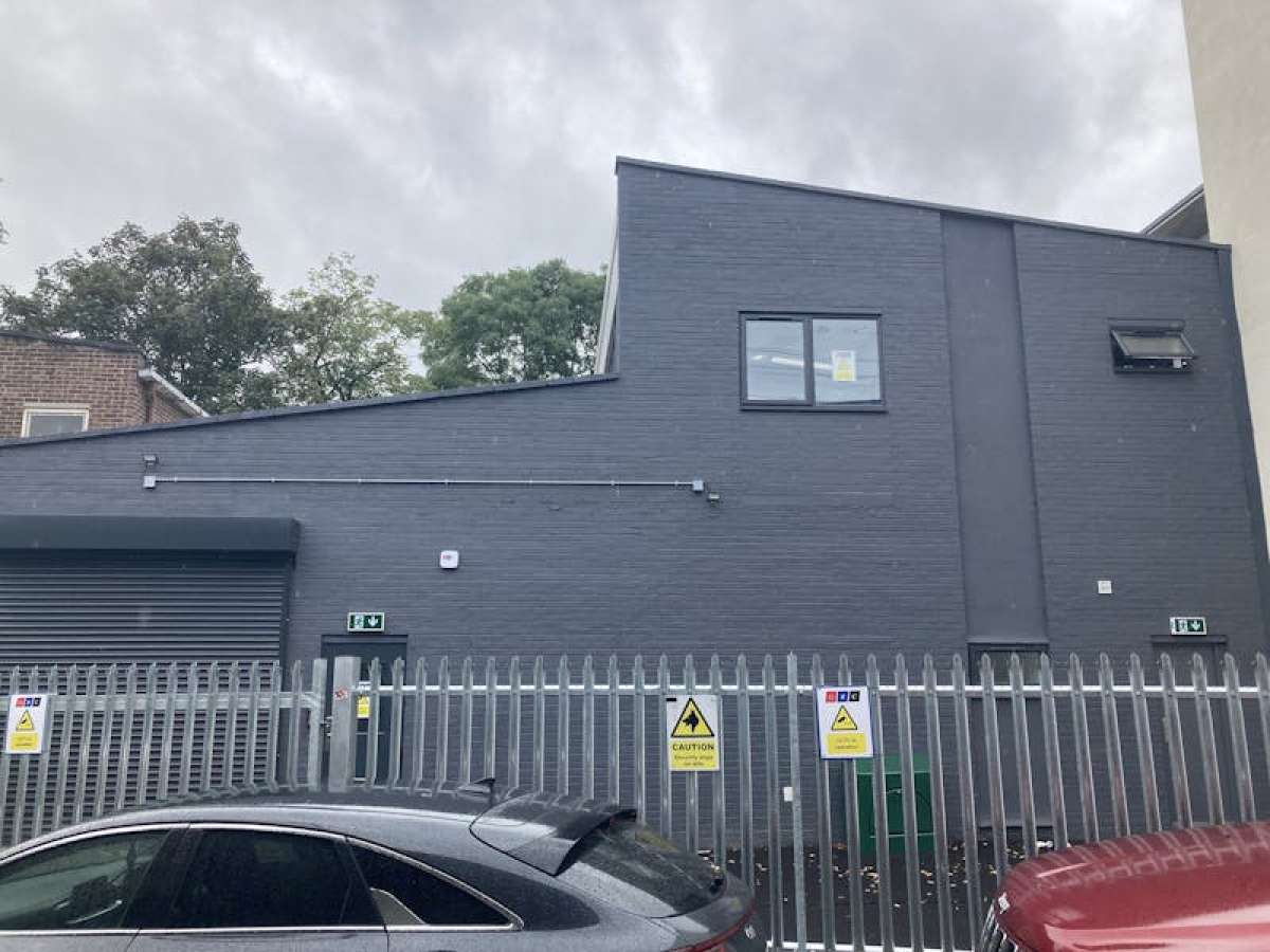 Industrial Unit in Hackney - photo 4