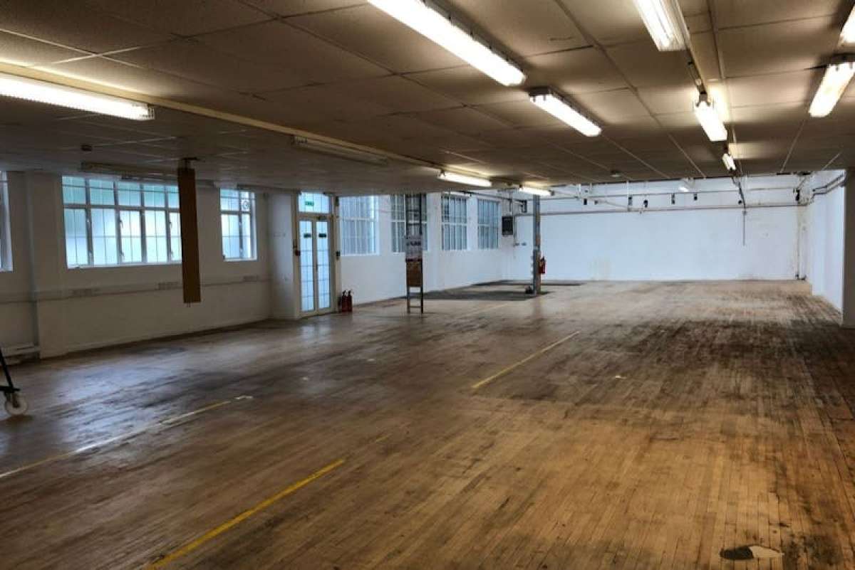 Industrial Unit in Vale Road, Harringey - photo 3