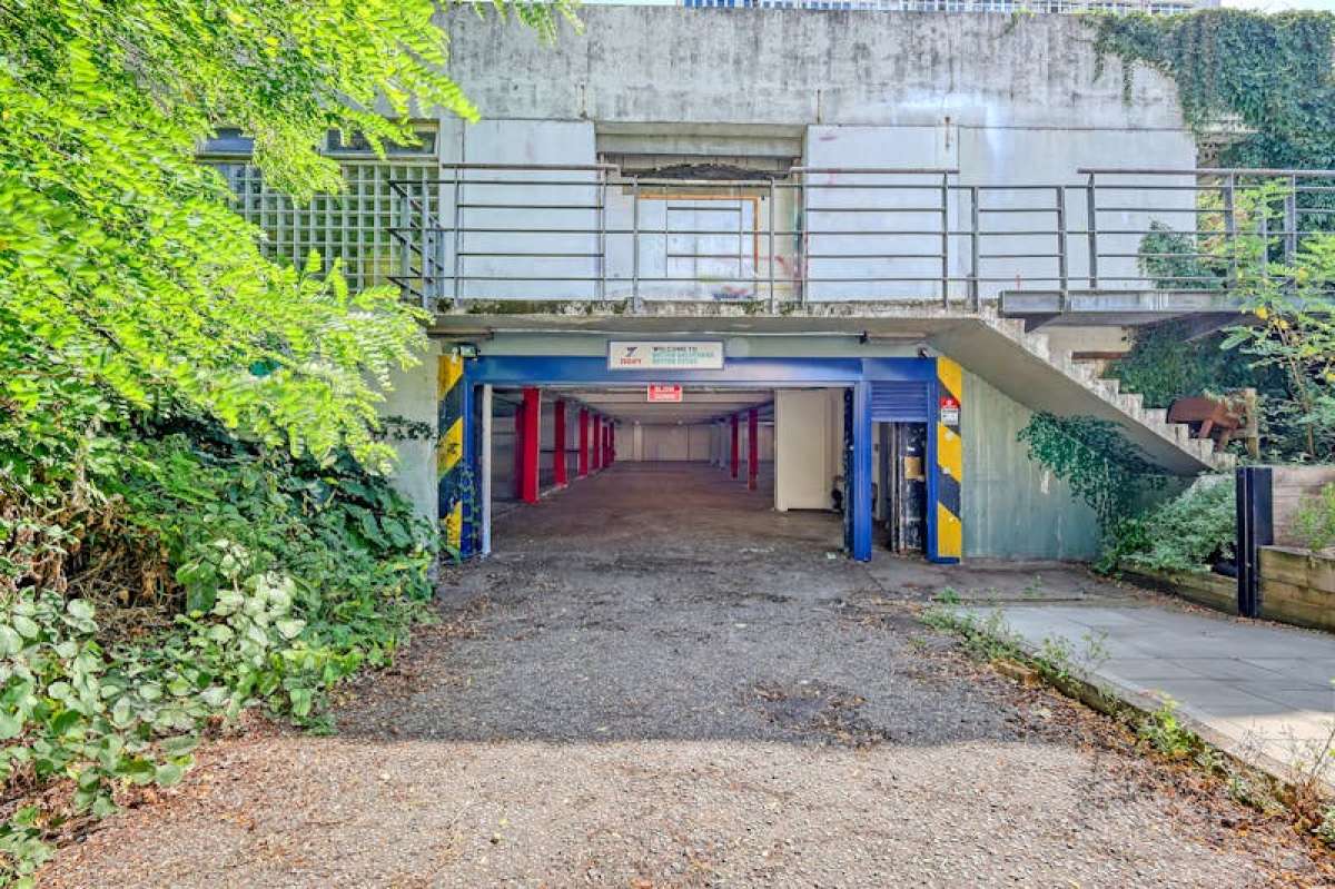 Industrial Unit in London - photo 4