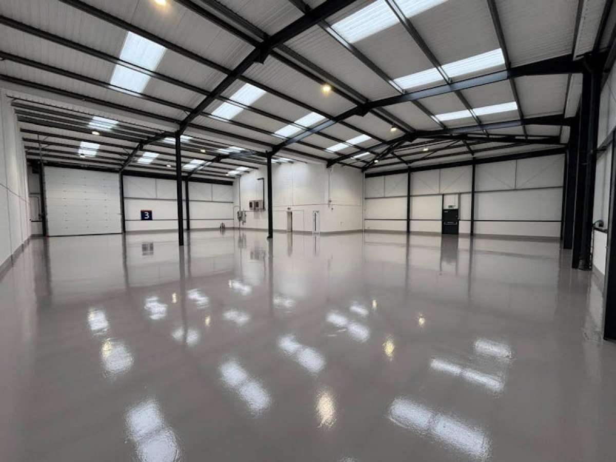 Industrial Unit in Farnham - photo 2