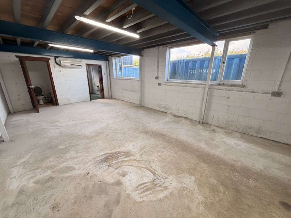 Industrial Unit in Alton - photo 2