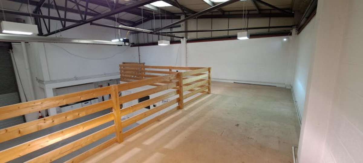Industrial Unit in Aldershot - photo 4