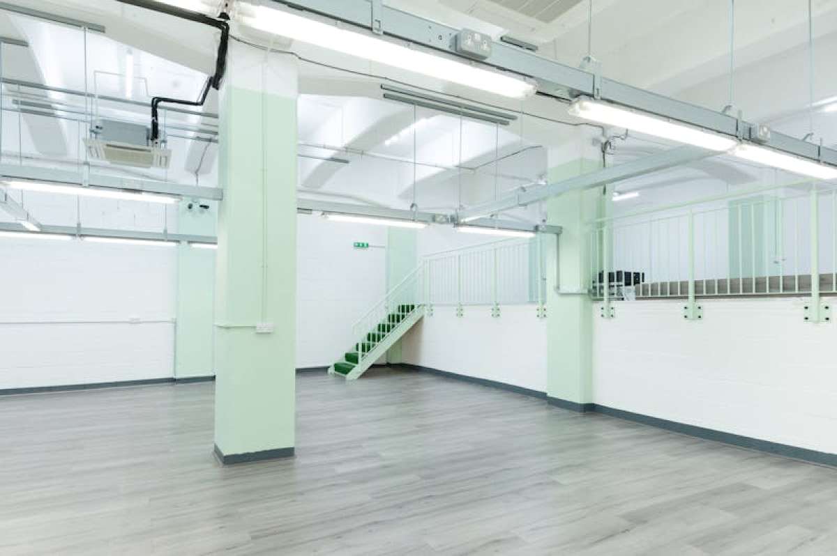 Industrial Unit in London - photo 3