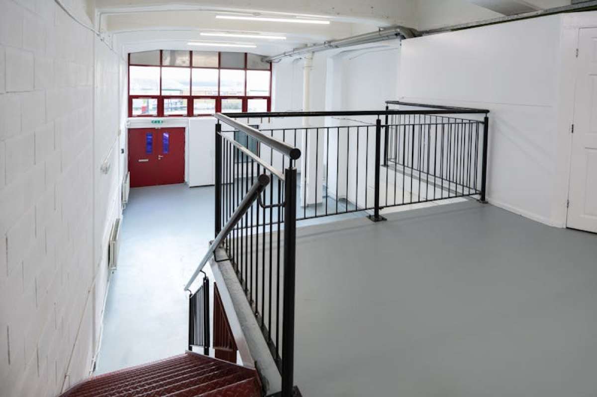 Industrial Unit in London - photo 3