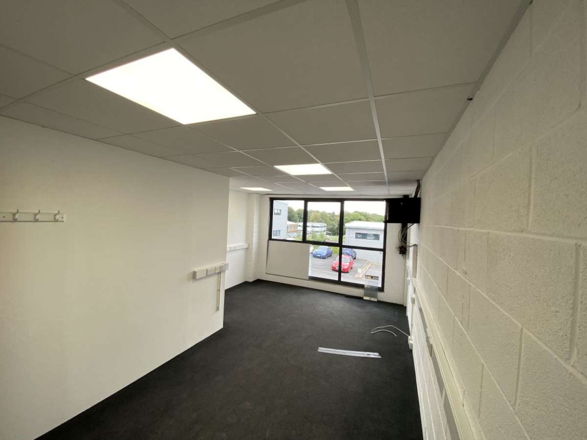 Industrial Unit in Plymouth - photo 3