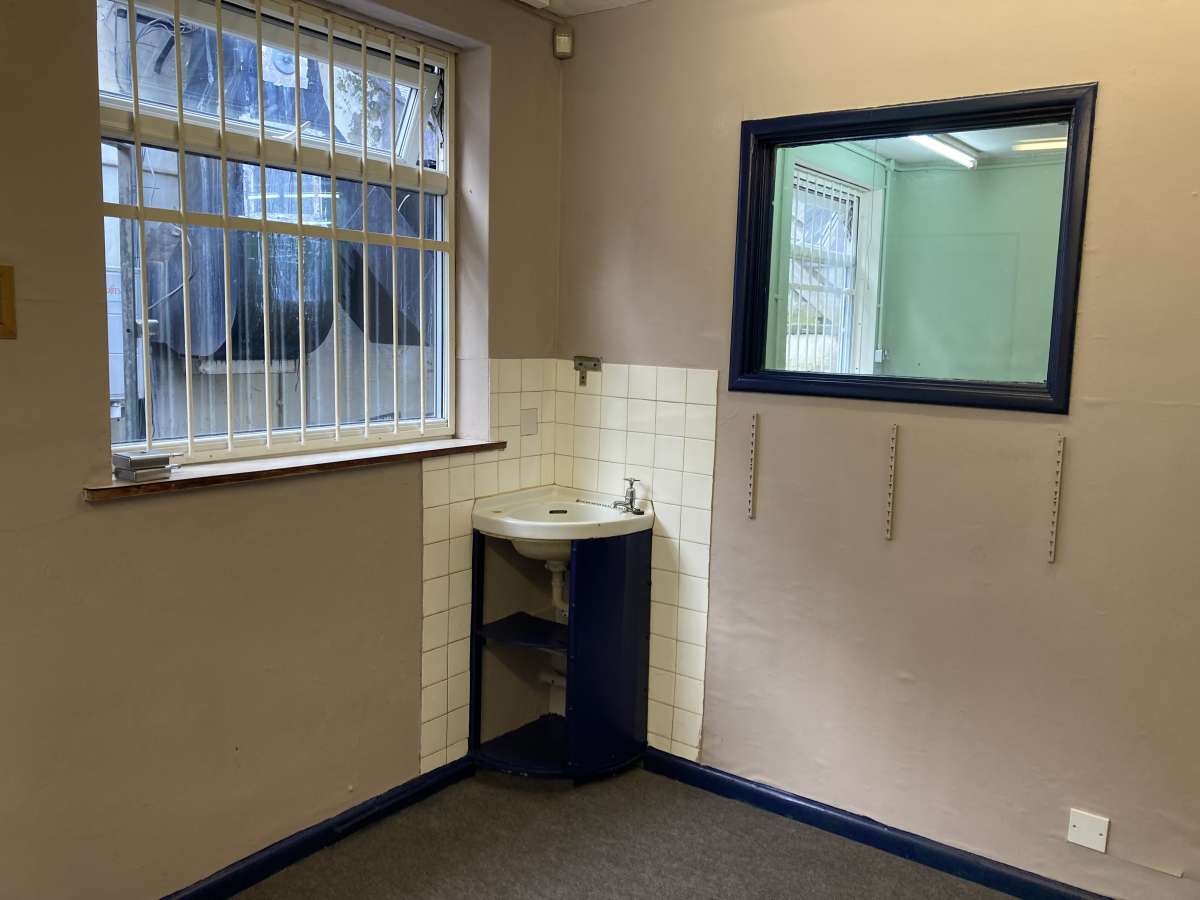 Industrial Unit in Sheffield - photo 4