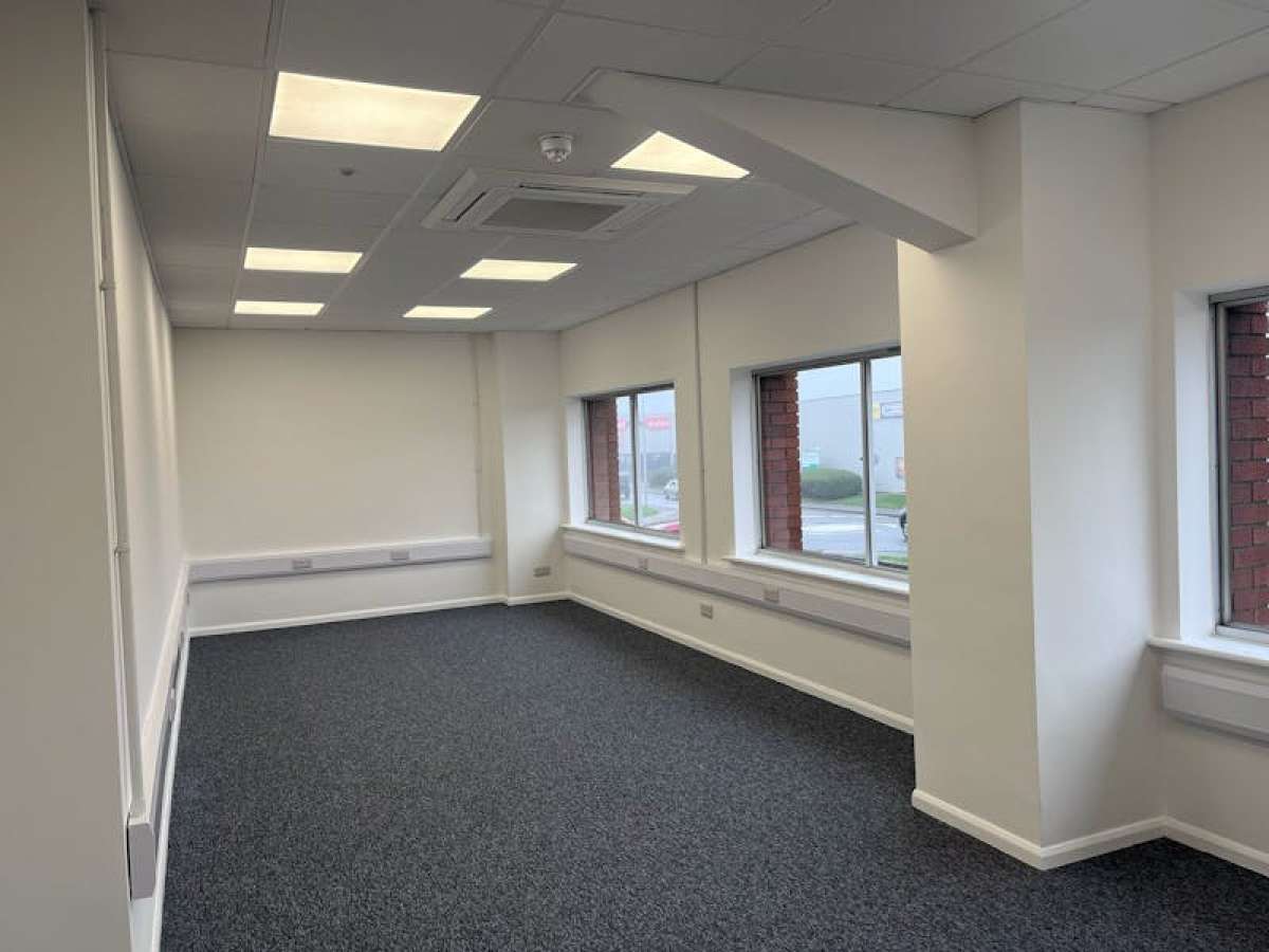 Industrial Unit in Newbury - photo 3