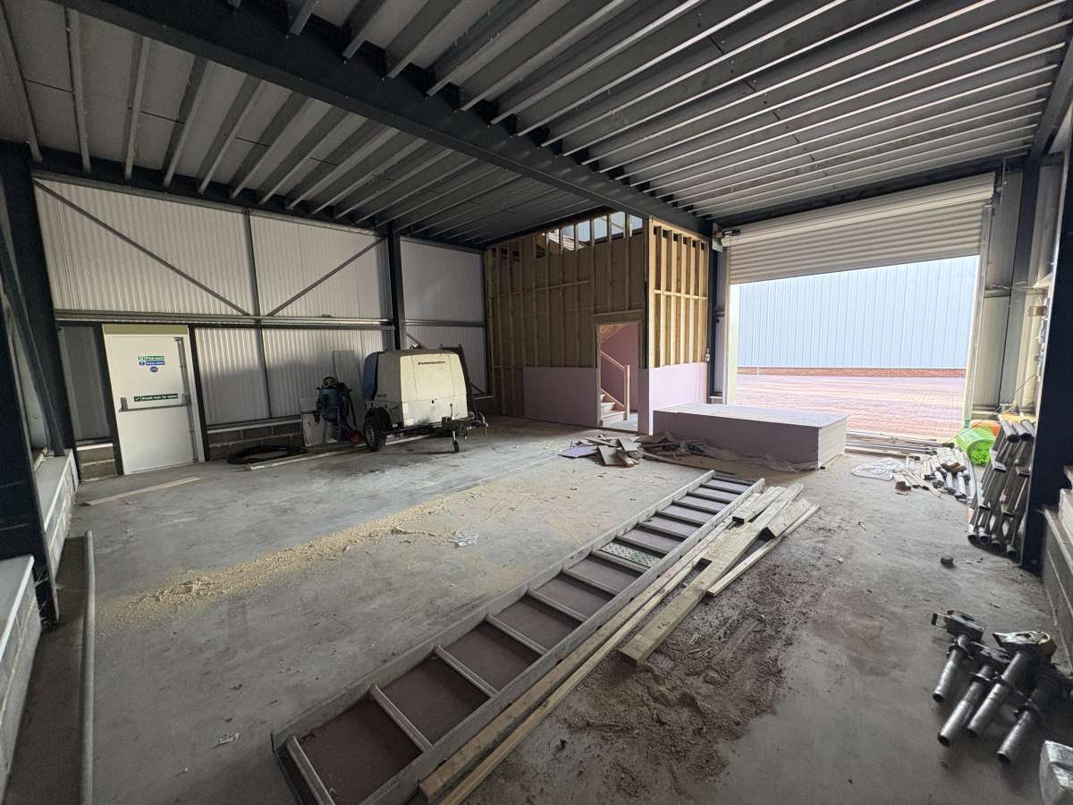 Industrial Unit in Hythe - photo 2