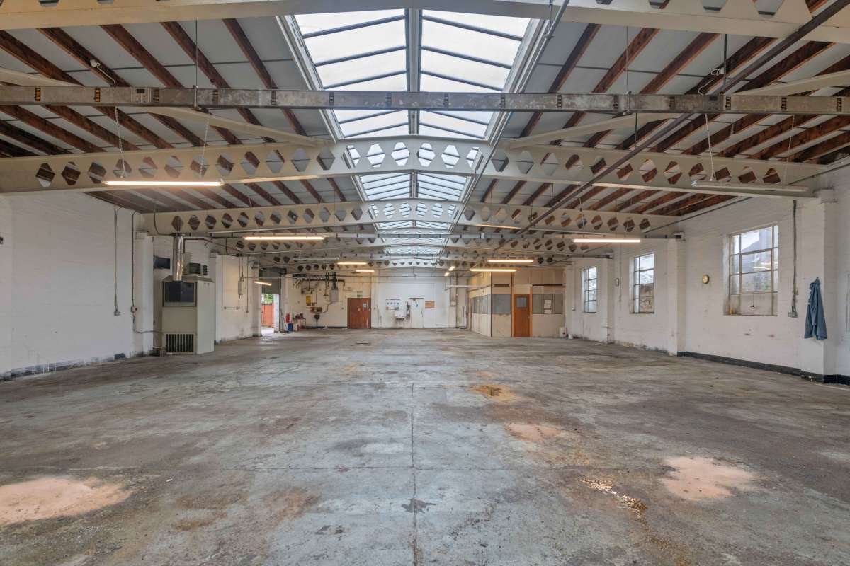 Industrial Unit in Arnold - photo 2