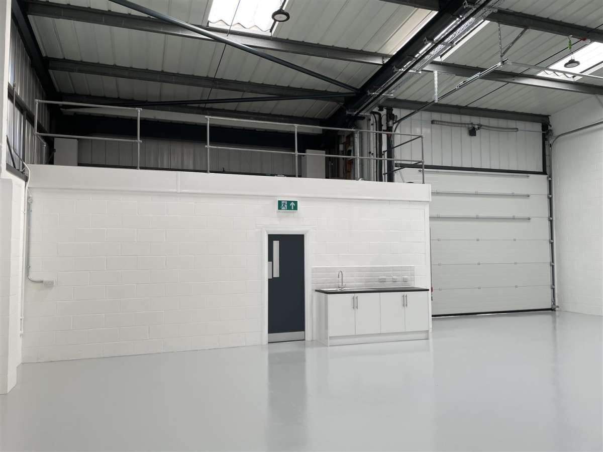 Industrial Unit in Hampshire - photo 3