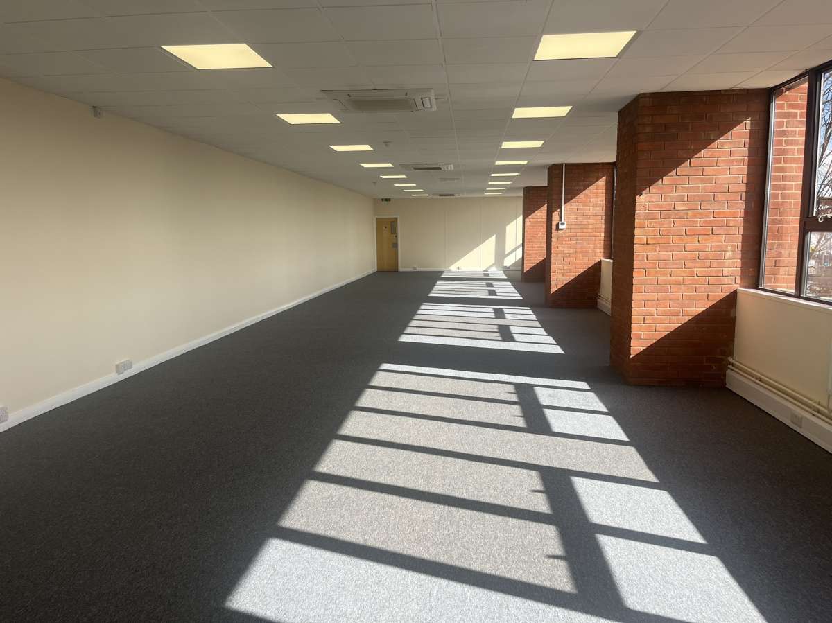 Industrial Unit in Fareham - photo 3