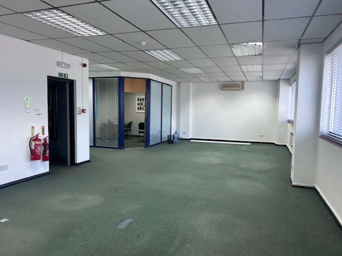 Industrial Unit in Stevenage - photo 4