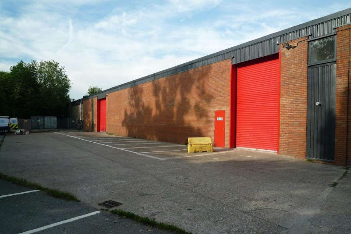 Industrial Unit in Aldershot - photo 4