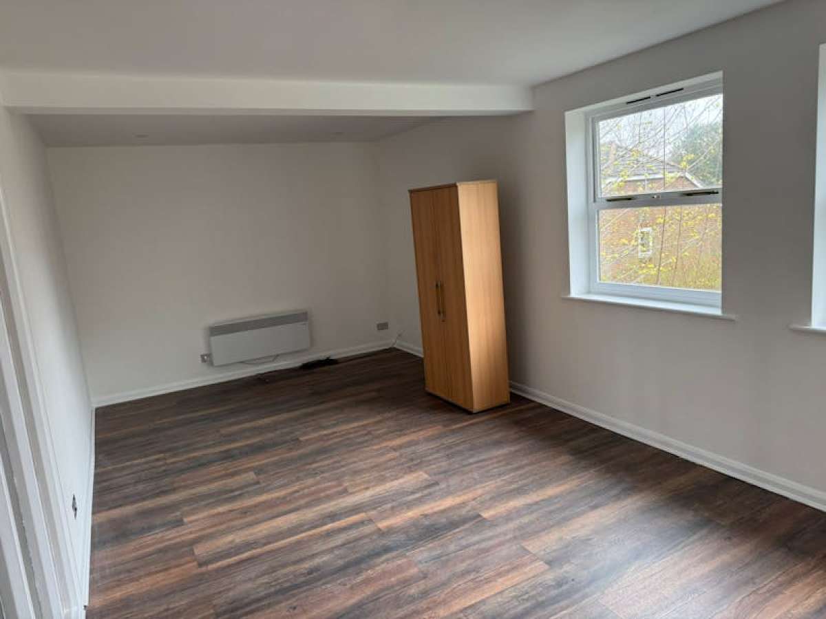 Industrial Unit in Woking - photo 3